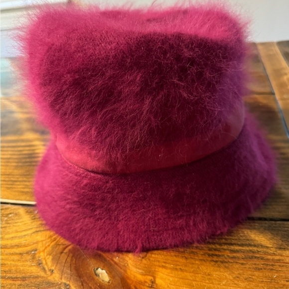 Vintage Y2K Gap raspberry burgundy red fuzzy rabbit fur bucket hat - Picture 3 of 9